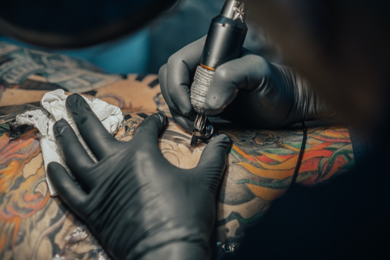 Closeup Back Tattoo Needle » 7 Common Misconceptions About Tattoos That People Should Know Closeup Back Tattoo Needle