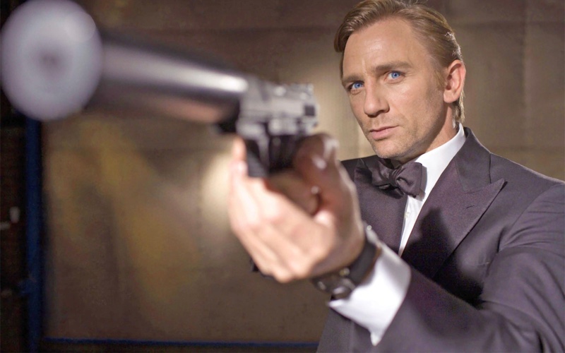 Daniel Craig James Bond Tuxedo Gun Casino Royale