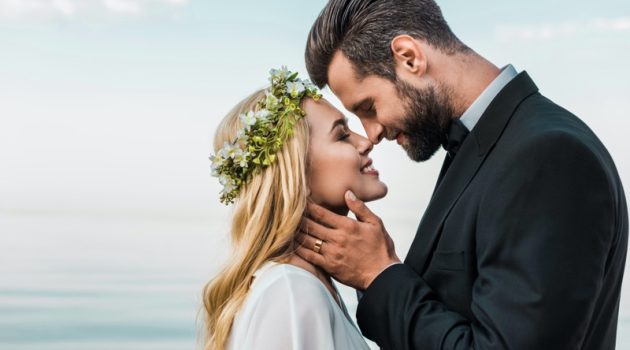 6 Tips For The Perfect Summer Wedding Happy Married Couple