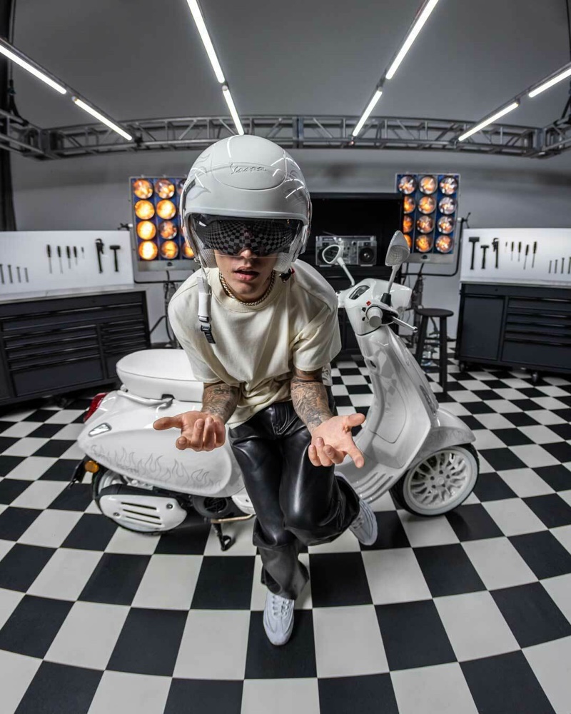 Justin Bieber Helmet Vespa Sprint 2022