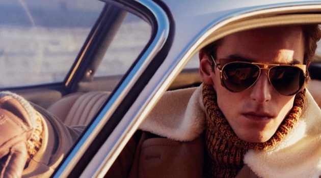 Embracing brown, model Quentin Demeester dons a fall-winter 2022 look from Tod's.
