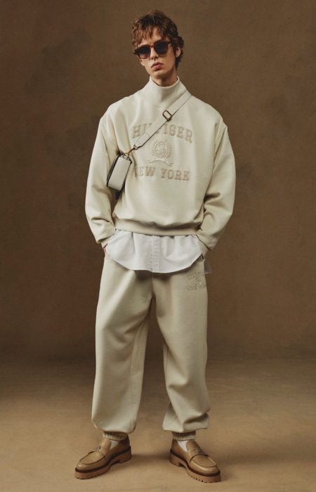 https://www.thefashionisto.com/wp-content/uploads/2022/04/Tommy-Hilfiger-Collection-Men-Spring-Summer-2022-Lookbook-005-450x700.jpg