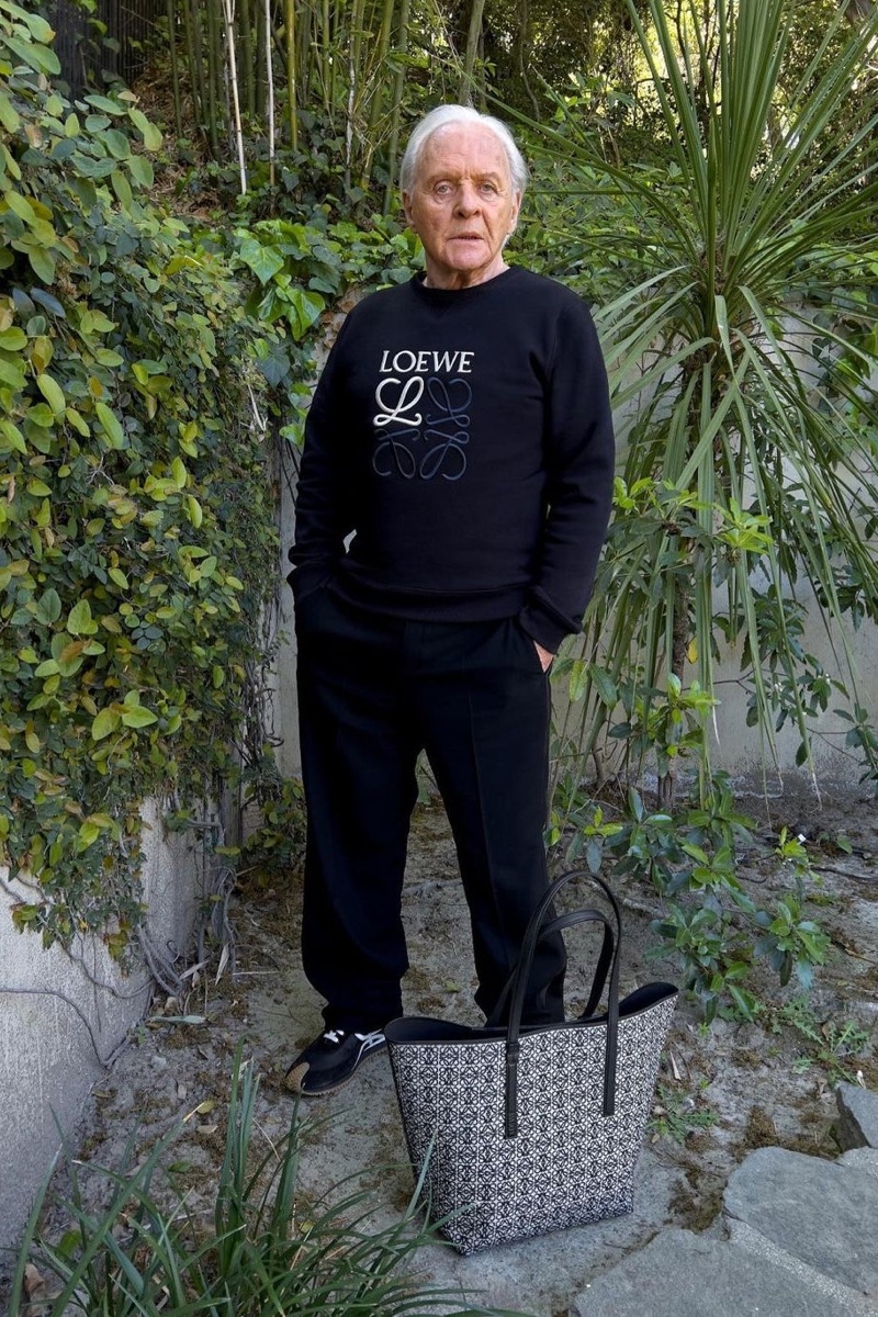 Anthony Hopkins Sweatshirt Loewe Campaign Pre-fall 2022 » Anthony Hopkins & Josh O'Connor Star in Loewe Pre-fall '22 Campaign Anthony Hopkins Sweatshirt Loewe Campaign Pre-fall 2022