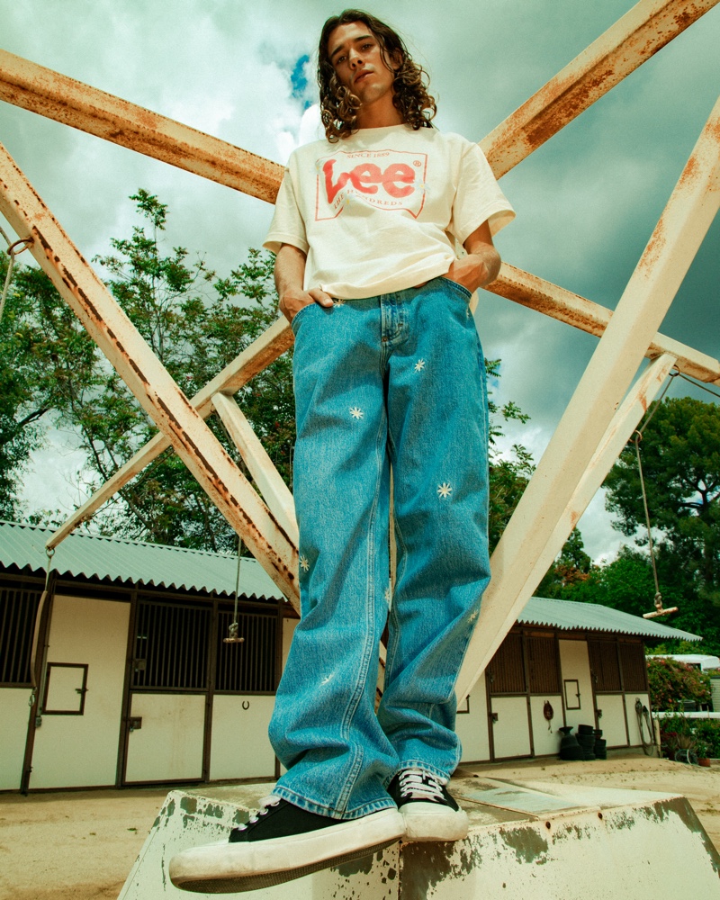 Blake Nunn Model Lee x The Hundreds Capsule Collection Spring 2022 » Lee x The Hundreds Capsule Makes a Spring Statement with Wildflowers Blake Nunn Model Lee x The Hundreds Capsule Collection Spring 2022