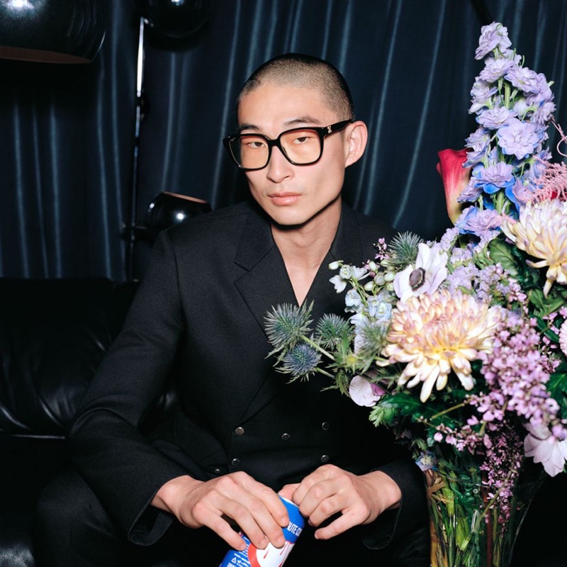 Sang Woo Kim Model Glasses Off-White Campaign Eyewear Spring 2022 » Sang Woo Kim Wears Statement Shades for Off-White Eyewear Campaign Sang Woo Kim Model Glasses Off-White Campaign Eyewear Spring 2022