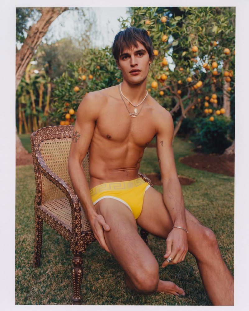 » Parker van Noord Takes to Morocco for Colorful GQ Story Parker van Noord Model 2022 Editorial GQ 004