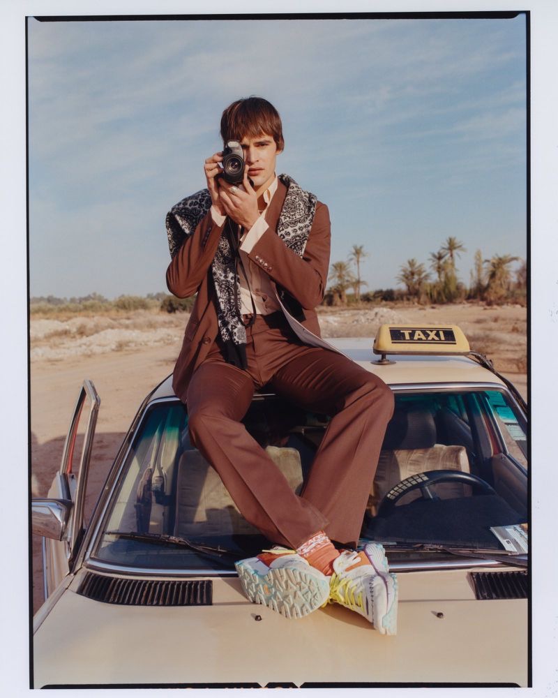 » Parker van Noord Takes to Morocco for Colorful GQ Story Parker van Noord Model 2022 Editorial GQ 007