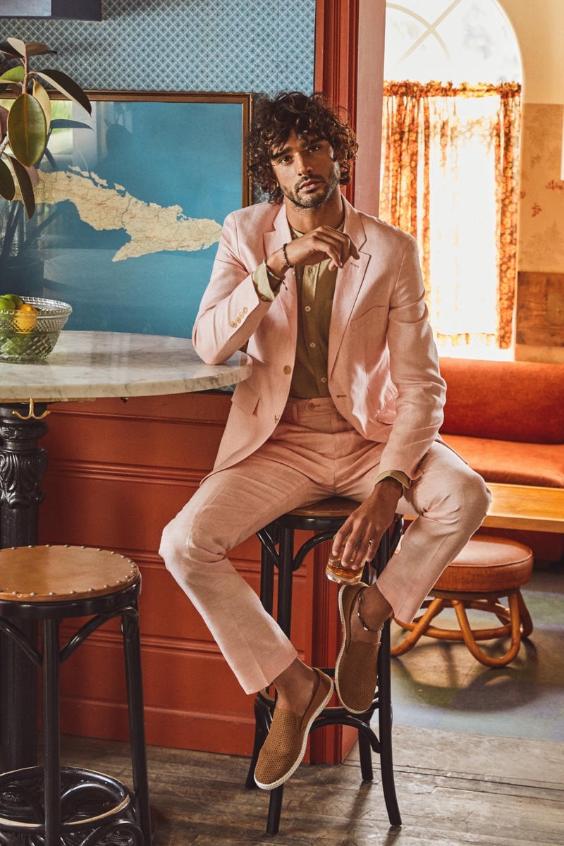 Standing out in a pink number, Marlon Teixeira wears Todd Snyder's Italian linen soft Sutton suit jacket and pants.