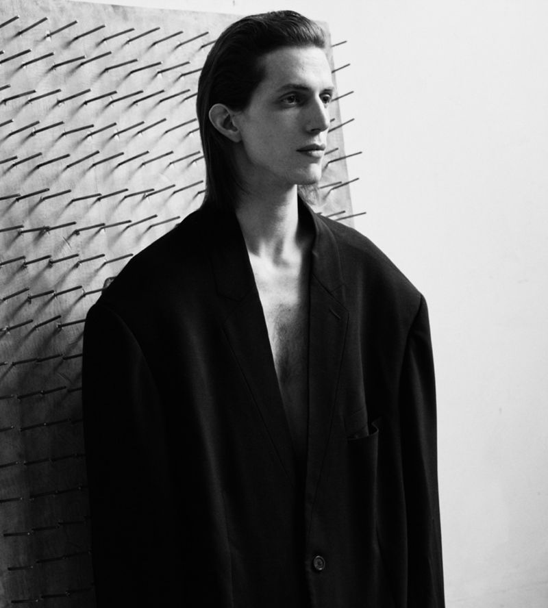 » Xavier Buestel Gets Comfortable on a Bed of Nails for Dapper Dan Xavier Buestel Model 2022 Dapper Dan 004