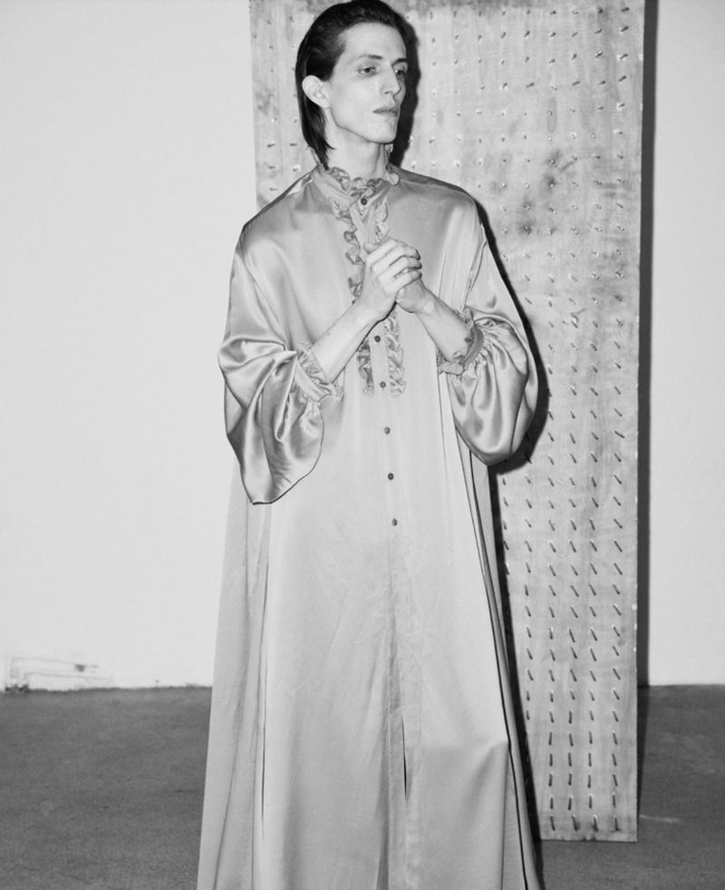 » Xavier Buestel Gets Comfortable on a Bed of Nails for Dapper Dan Xavier Buestel Model 2022 Dapper Dan 005