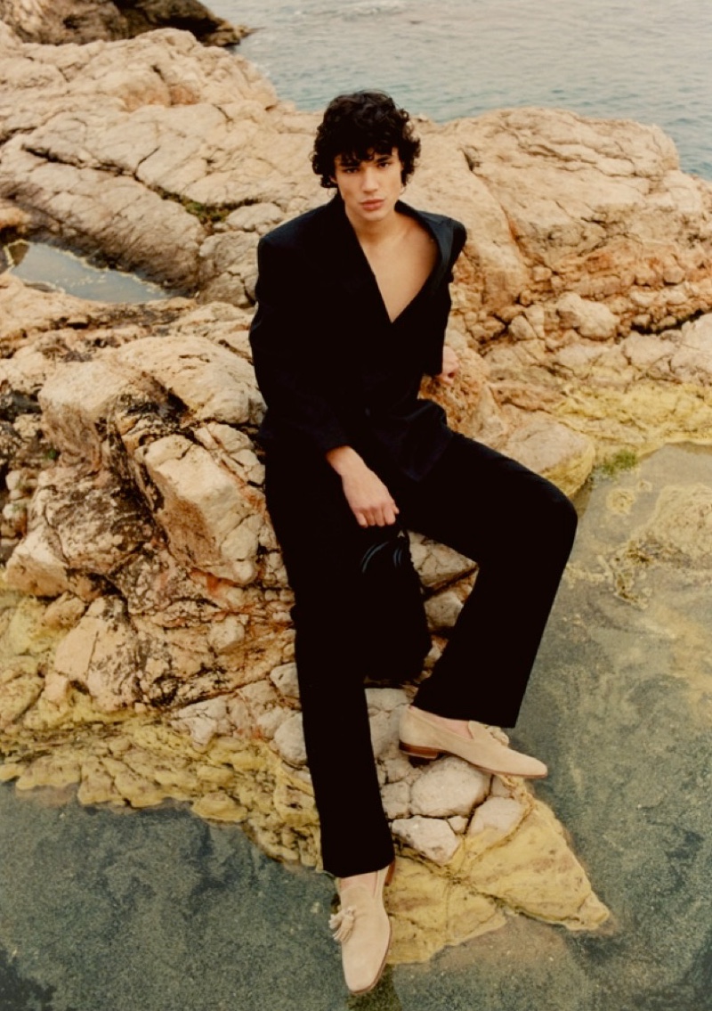 » Fernando Lindez Finds 'Peace in Palma' with Risbel Magazine Fernando Lindez Model 2022 Editorial Risbel 002