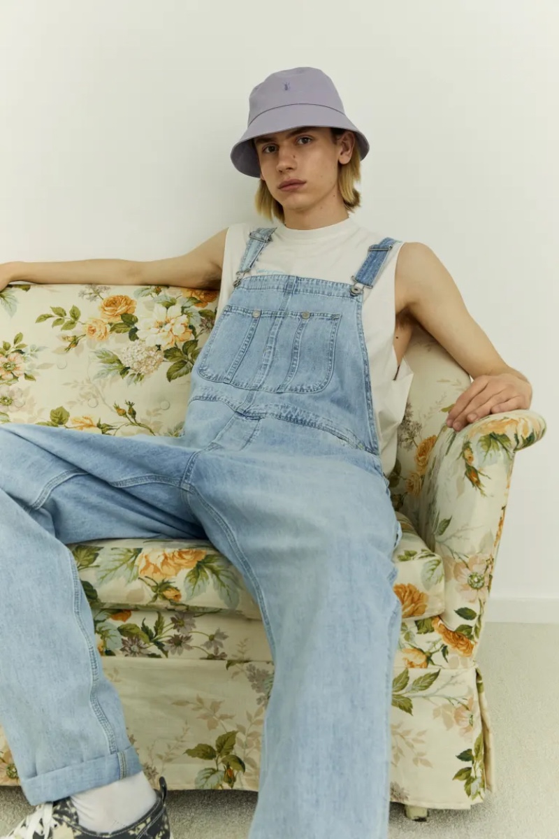 Denim overalls make a comeback as Ati Oppelt rocks a pair from H&M's latest arrivals for men.