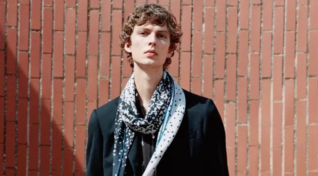 Leon & Babacar Hit a Soft Style Note in Hermès Silk Hermès Silk Scarf Men Spring 2022 Leon Dame Model