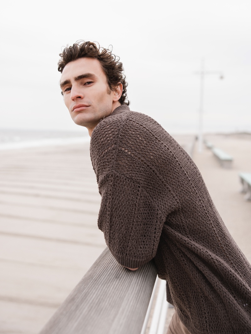 Luke wears knit top Zara and shorts Dolce & Gabbana. » Luke Farnworth Enjoys a 'Seaside Escape' Luke wears knit top Zara and shorts Dolce & Gabbana.