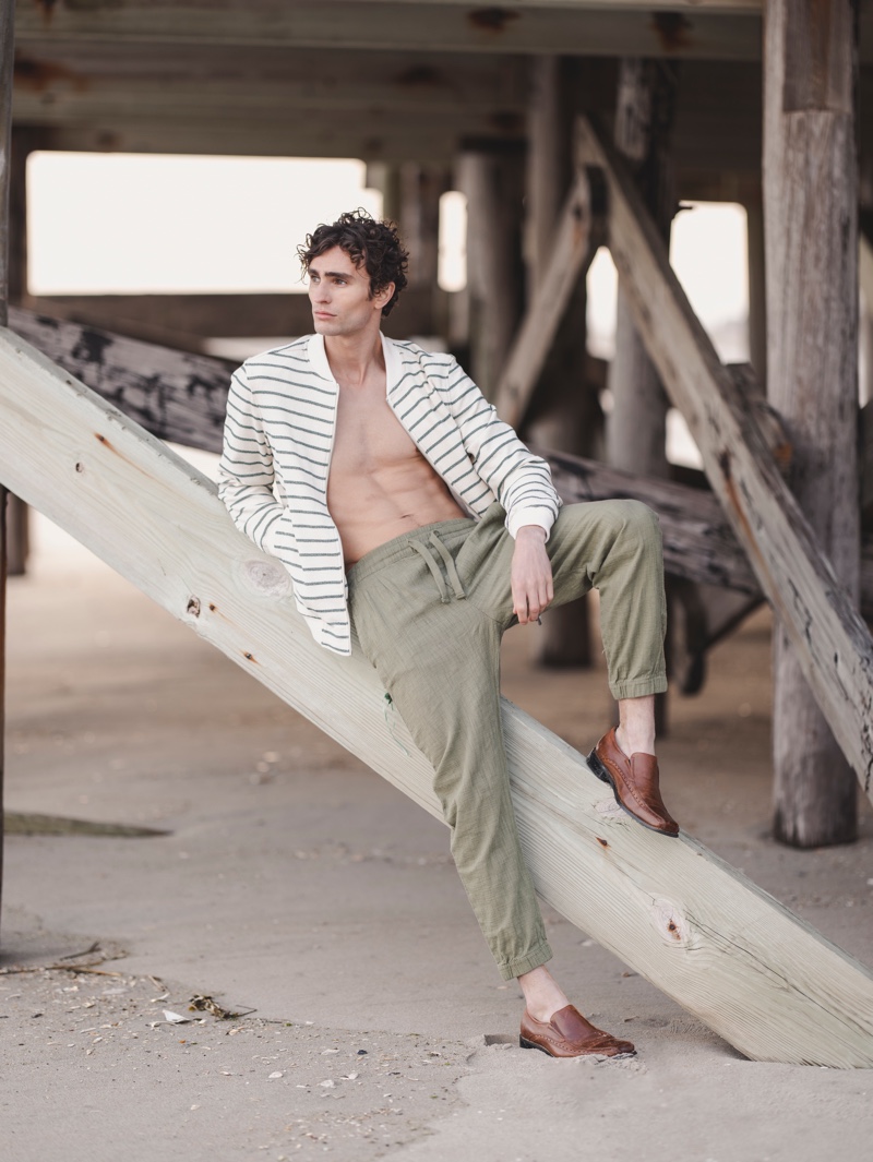 Luke wears jacket Zara, pants Todd Snyder, and shoes Salvatore Ferragamo. » Luke Farnworth Enjoys a 'Seaside Escape' Luke wears jacket Zara, pants Todd Snyder, and shoes Salvatore Ferragamo.