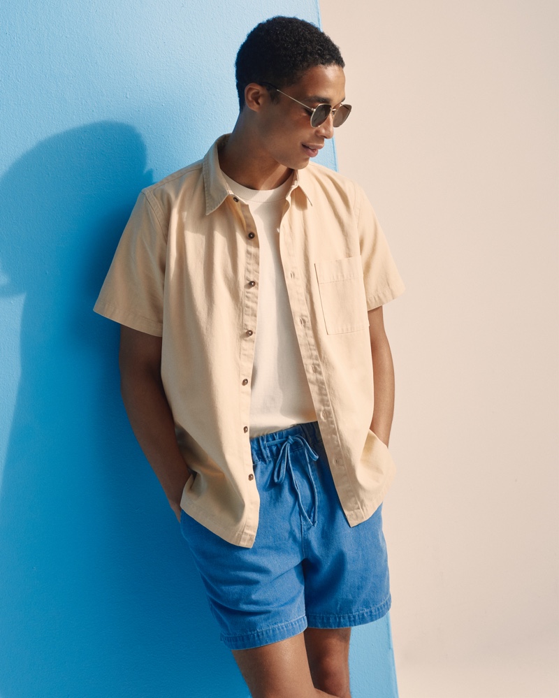 Picture-perfect for summer, Luke Cousins rocks an Onia summer denim shirt with a pull-on short. » Luke & Philipp Go Summer Casual in New Onia Denim Picture-perfect for summer, Luke Cousins rocks an Onia summer denim shirt with a pull-on short.