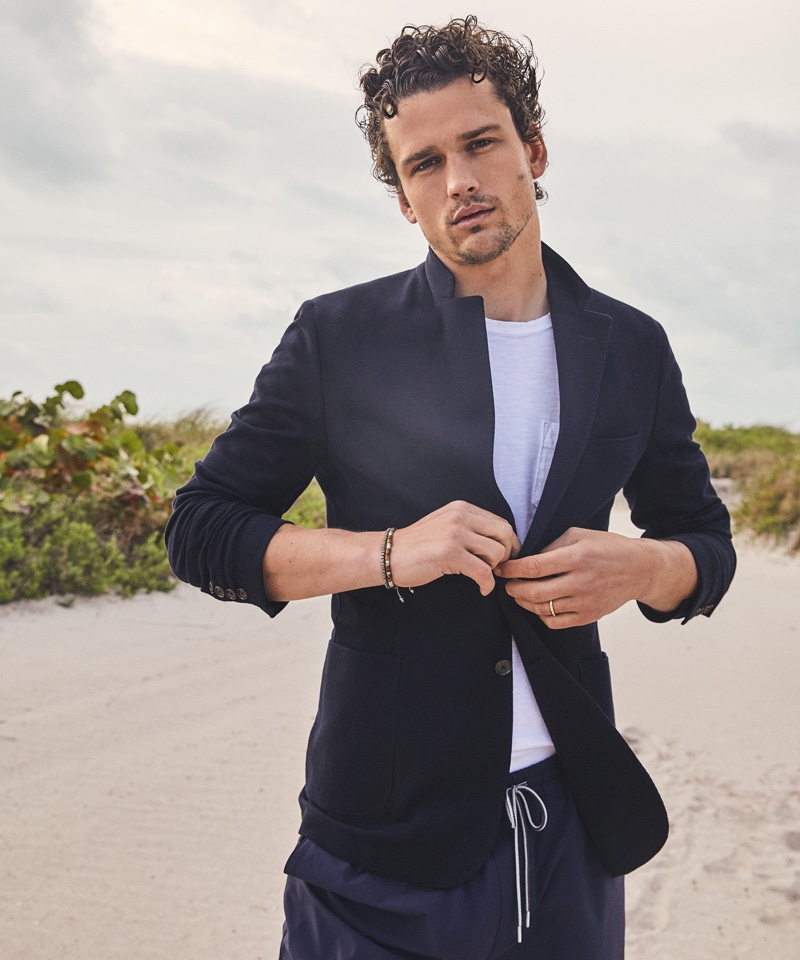 In front and center, Simon Nessman wears a Todd Snyder soft Italian knit sportcoat in navy with the brand's FootJoy seersucker traveler short in navy. 
