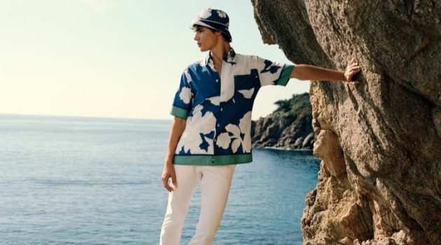 Fernando Lindez Embraces Vacation Vibe in Tommy Hilfiger Fernando Lindez Model Summer 2022 Tommy Hilfiger Men Tropical Print