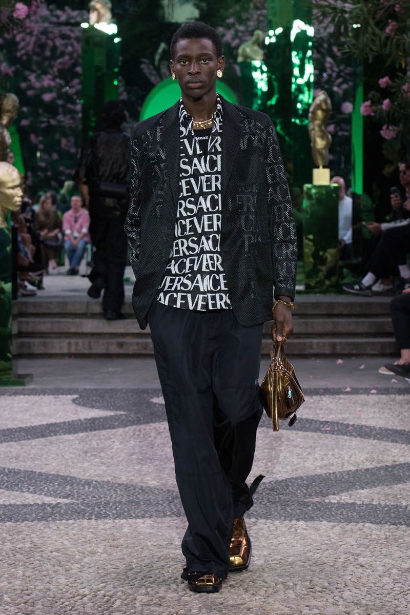 3tluxuryfashion.online on X: #VERSACE #MEN SPRING/SUMMER '22 The