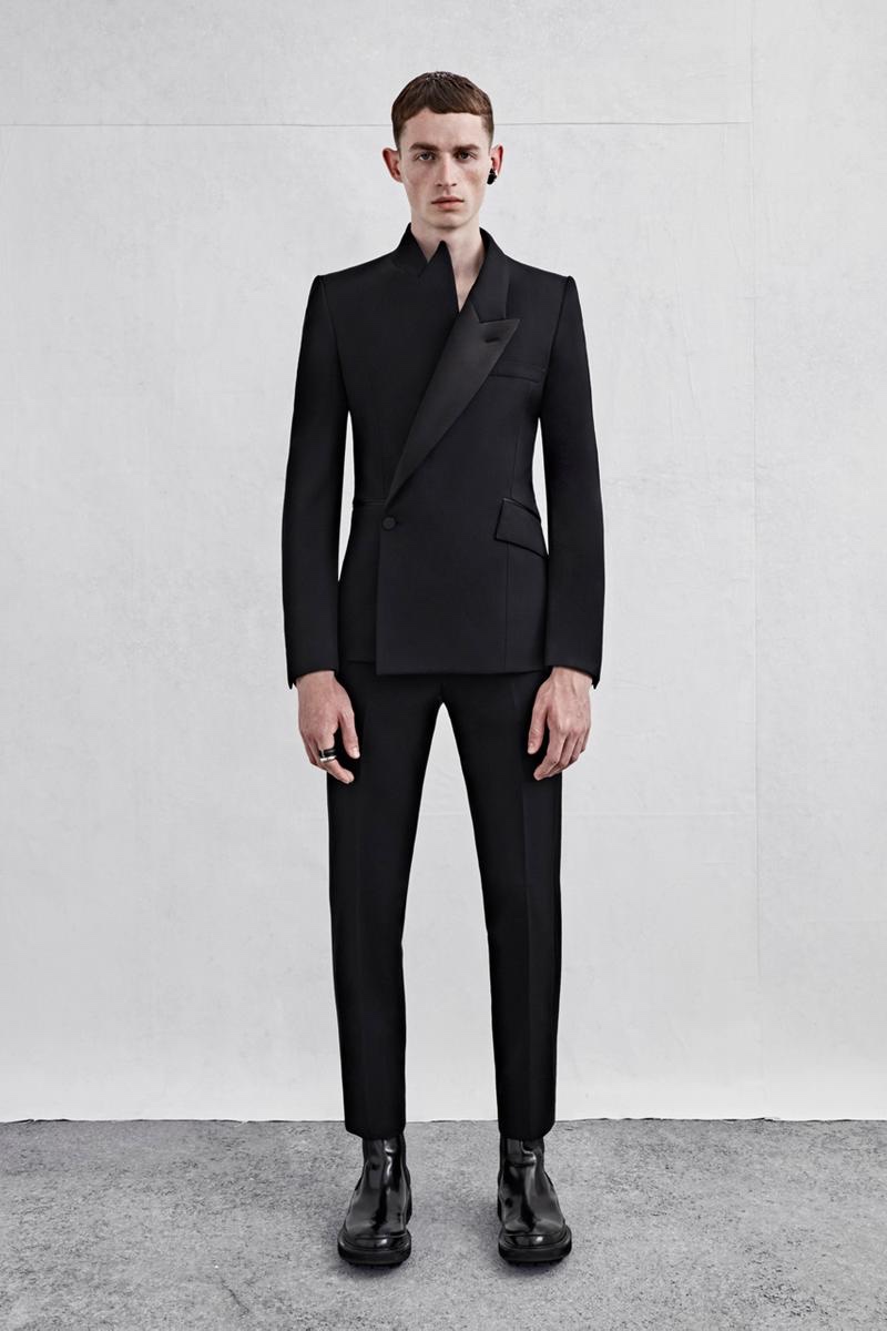 Alexander McQueen Collection Men Spring Summer 2023 Lookbook 001