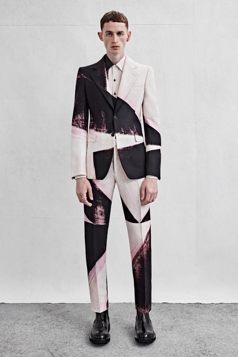Alexander McQueen Finds Inspiration in the Evening for Spring '23 Tailoring