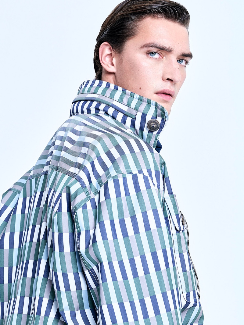 » Giorgio Armani Delivers a Stylish Holiday in Deep Blue Giorgio Armani Holiday Collection Fall Winter 2022 001