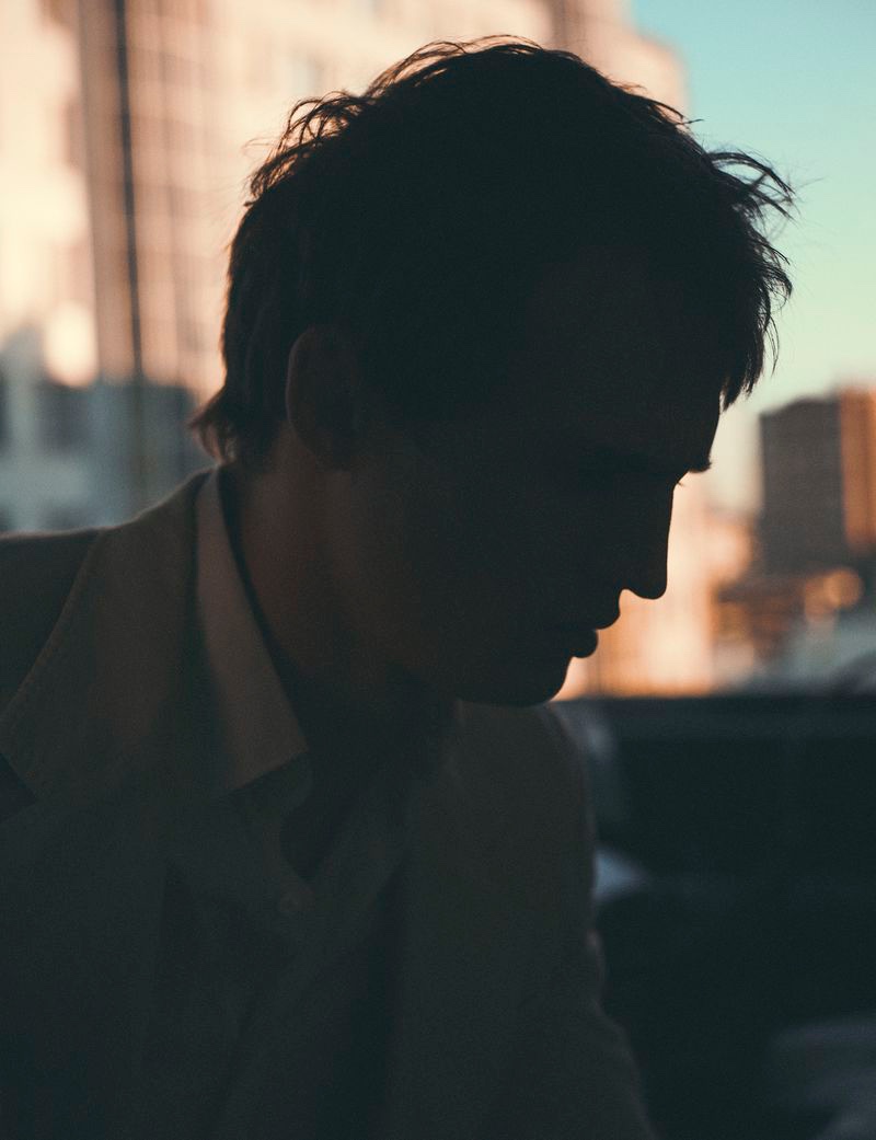 » Julian Schneyder Takes It Easy with Man About Town Julian Schneyder Model Editorial 2022 Man About Town 001