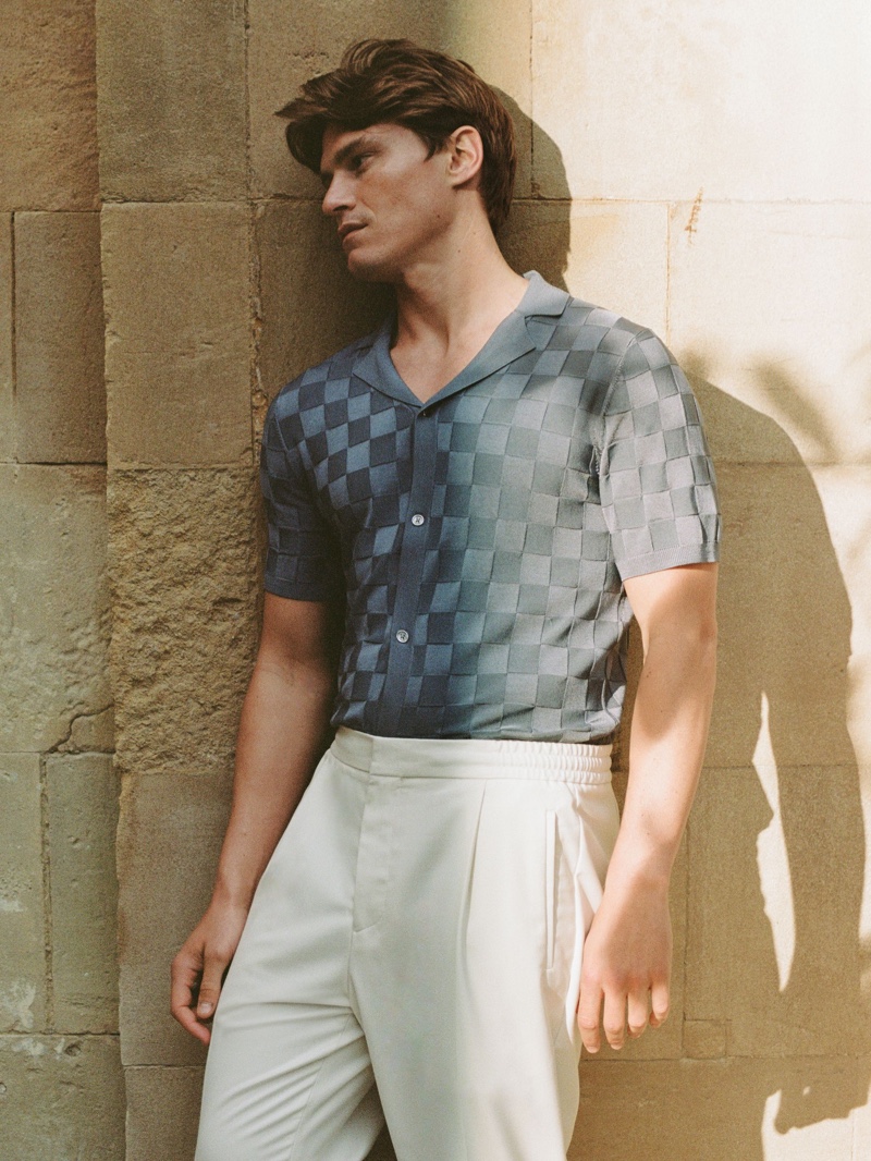 REISS x CHÉ Collaboration 2022 Collection Oliver Cheshire Model