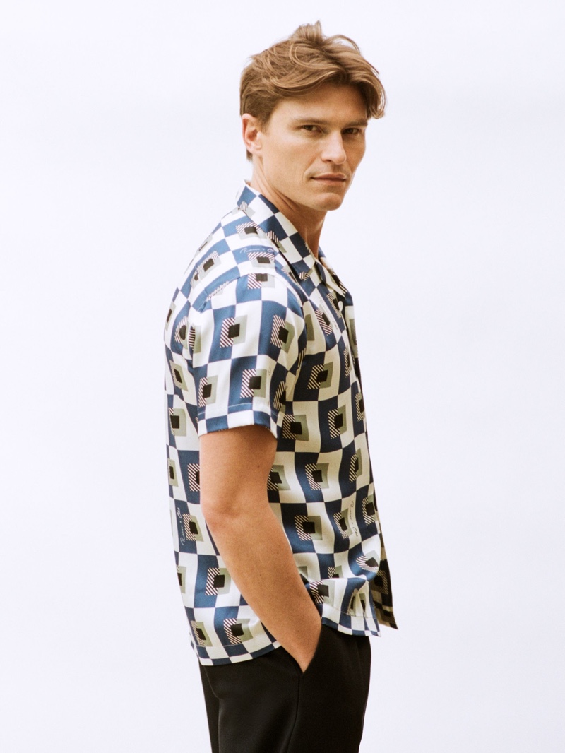 Oliver Cheshire Model Geo Printed Cuban Collar Shirt REISS CHÉ Collection 2022