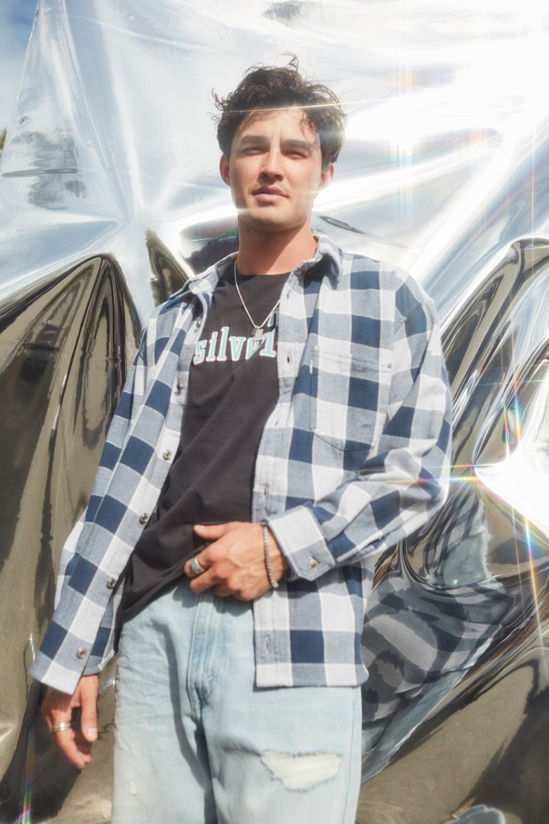 Gavin Leatherwood Actor Levi's SilverTab Campaign Men Fall 2022 Flare Effect » Gavin Leatherwood Embraces Casual Style for Levi's SilverTab Campaign Gavin Leatherwood Actor Levi's SilverTab Campaign Men Fall 2022 Flare Effect