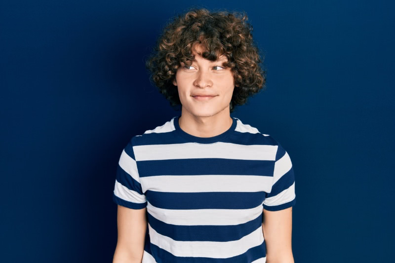 Man Curly Hair Striped T-shirt