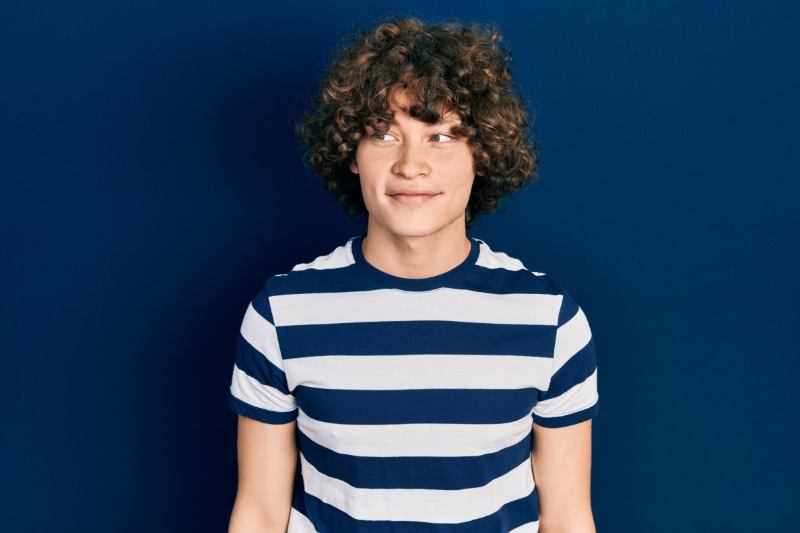 Man Curly Hair Striped T-shirt » Discover the Best Curly Hair Tips for Guys Man Curly Hair Striped T-shirt