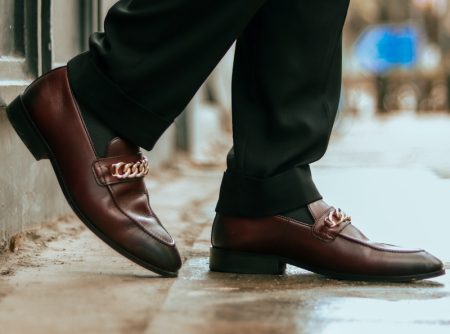 Man Wearing Broan Loafers Gold Chain Detail