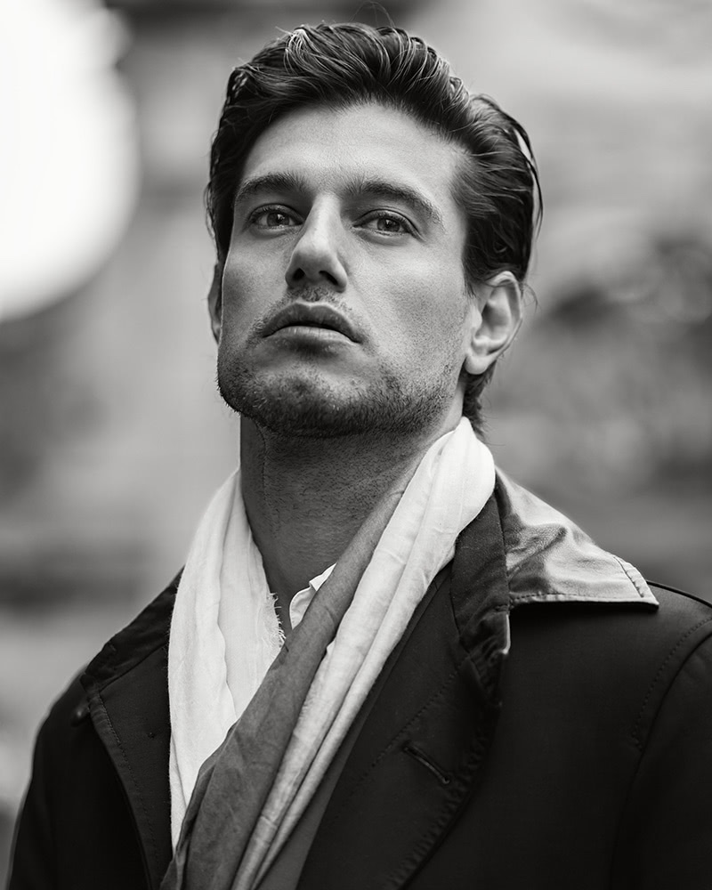 » Marco Castelli Dons Smart Style for L'Officiel Hommes Ukraine Marco Castelli Model 2022 Editorial LOfficiel Hommes Ukraine 001