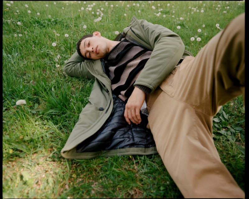 Sporting a parka, Alexis Chaparro goes casual for Sisley's fall-winter 2022 campaign. » Sisley Unpacks the Essential Wardrobe Sporting a parka, Alexis Chaparro goes casual for Sisley's fall-winter 2022 campaign.