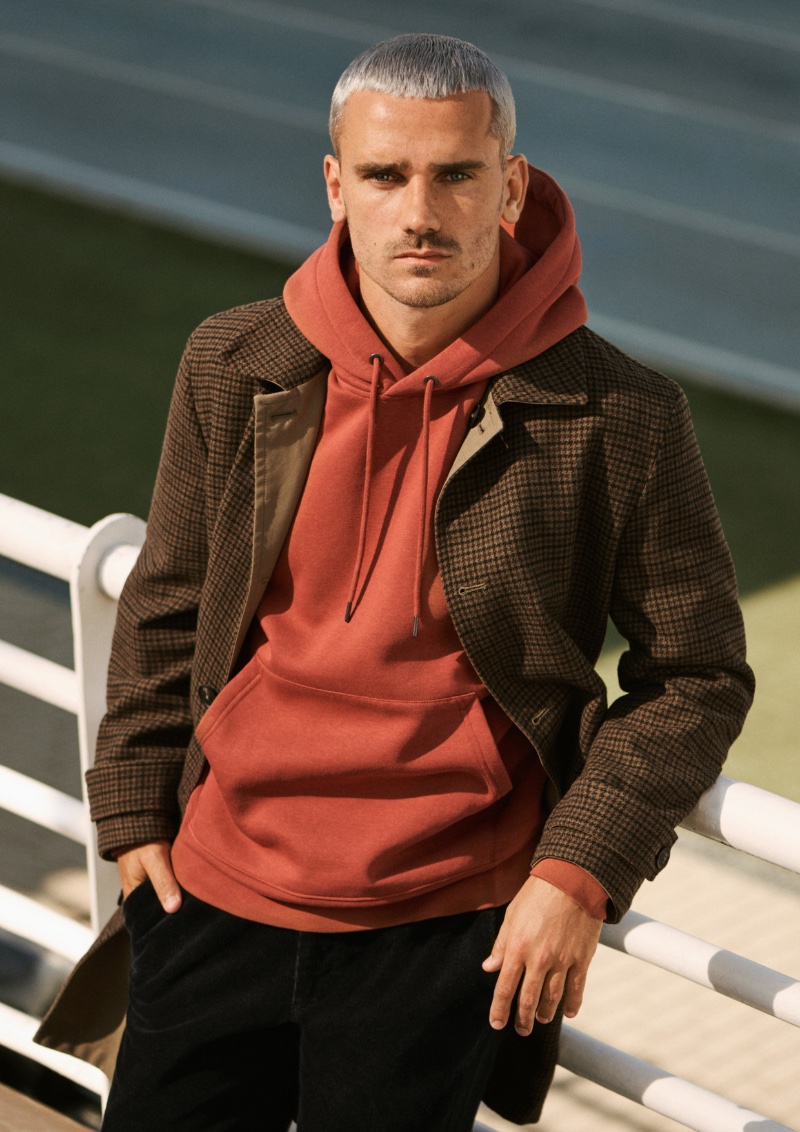 Antoine Griezmann Mango Man Campaign Fall 2022 Hoodie Coat » Antoine Griezmann Embraces Timeless Style in Mango Antoine Griezmann Mango Man Campaign Fall 2022 Hoodie Coat