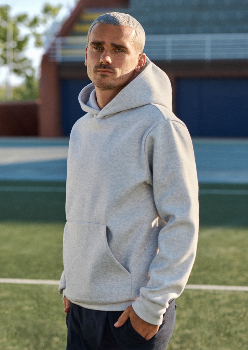 Antoine Griezmann Mango Man Campaign Fall 2022 Gray Hoodie » Antoine Griezmann Embraces Timeless Style in Mango Antoine Griezmann Mango Man Campaign Fall 2022 Gray Hoodie
