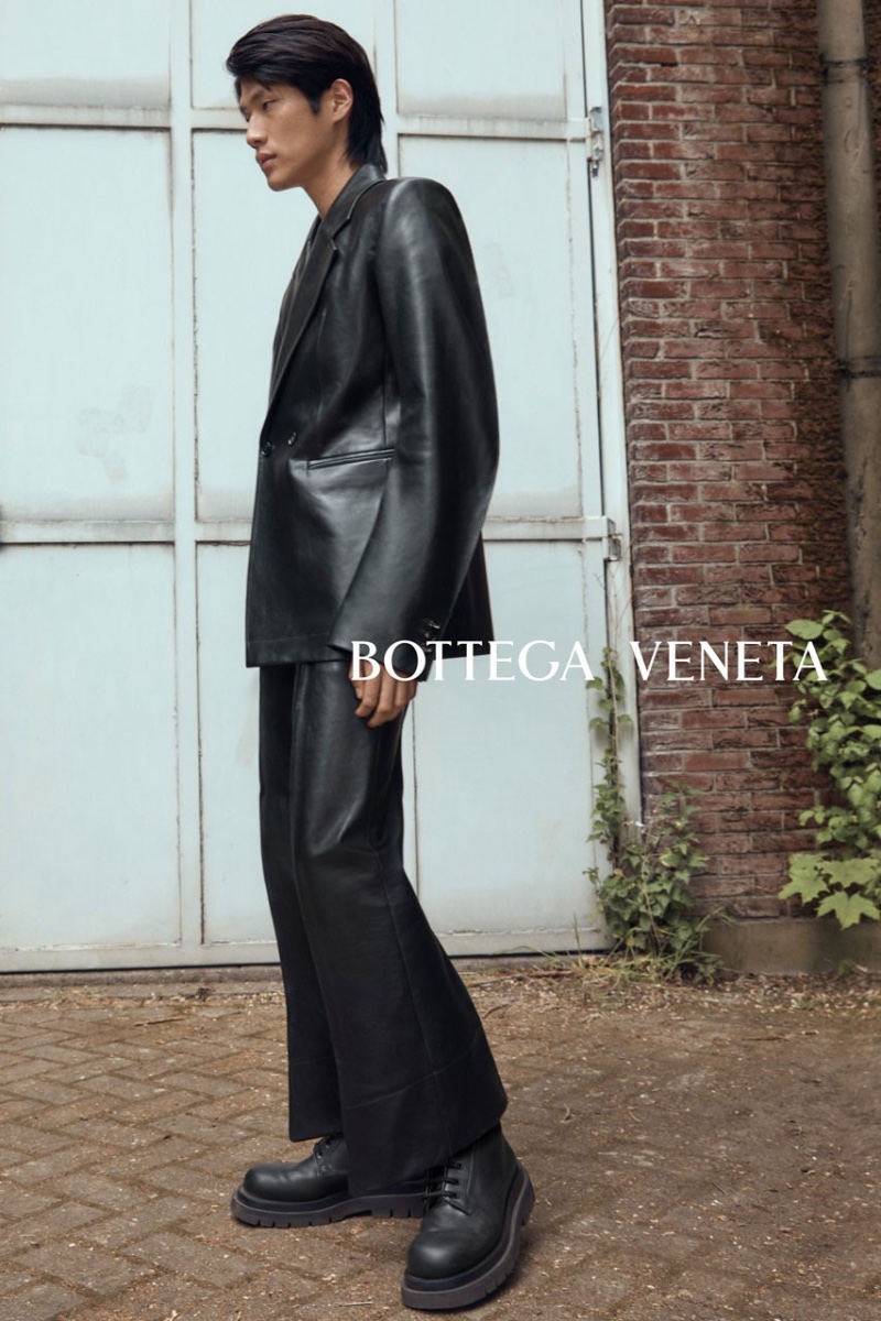 Bottega Veneta Men Campaign Fall 2022 Sanggun Lee Model » Bottega Veneta Evokes Timeless Luxury Bottega Veneta Men Campaign Fall 2022 Sanggun Lee Model
