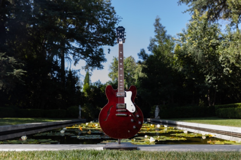 » Noel Gallagher Partners with Gibson & Epiphone for New Guitars Epiphone Noel Gallagher Riviera Guitar 2022 003