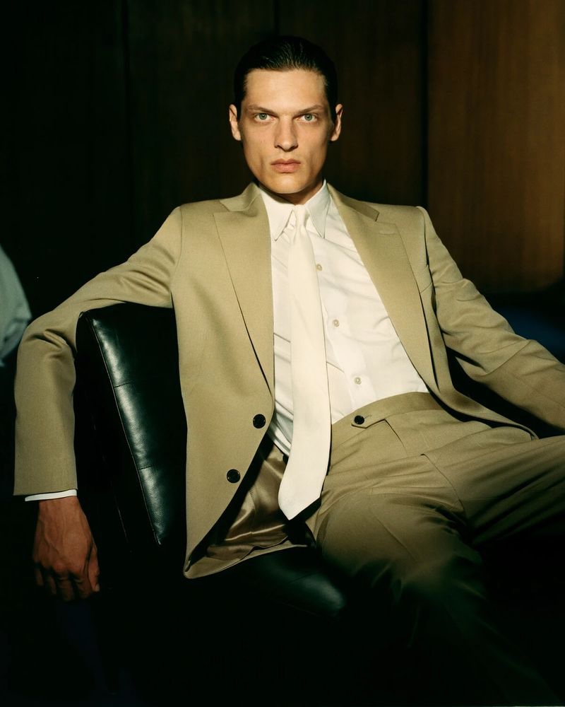 Valentin Caron fronts Fursac's fall-winter 2022 campaign. » Fursac Unveils Its Vision for the Modern Man with Its Fall Campaign Valentin Caron fronts Fursac's fall-winter 2022 campaign.