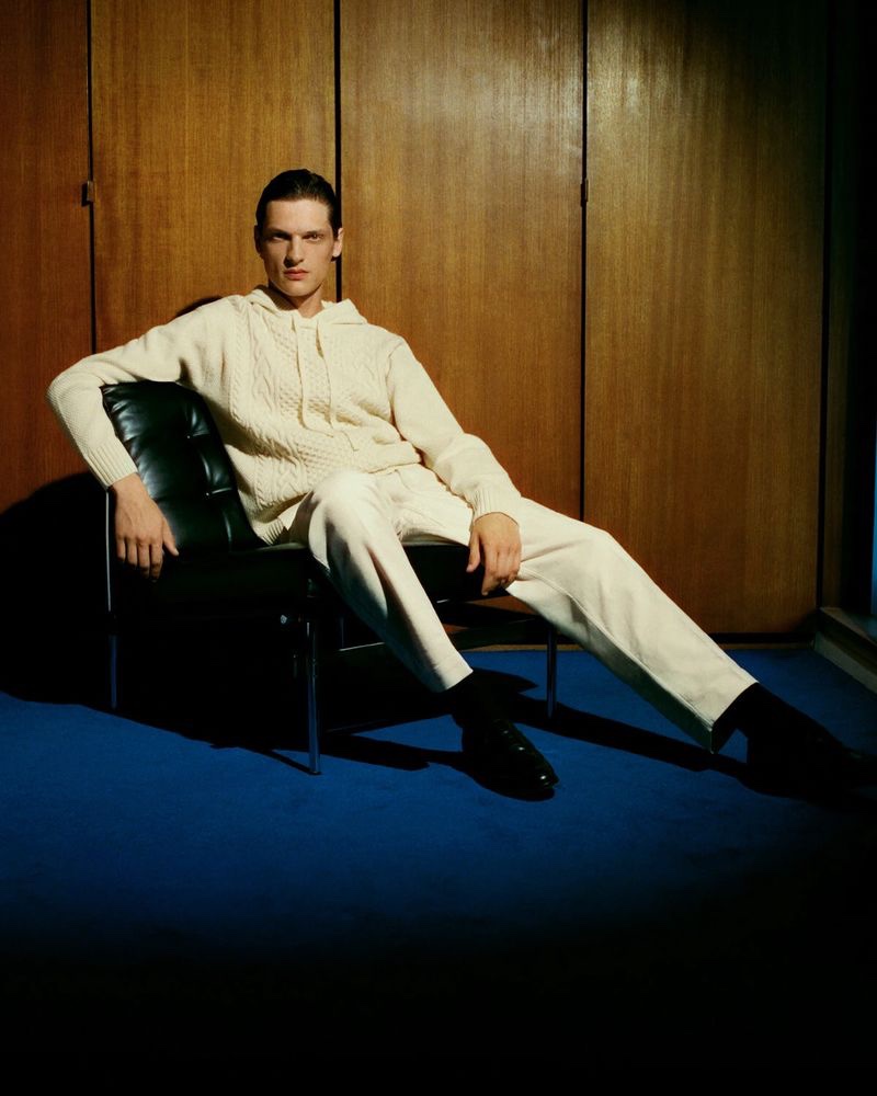 Donning an ivory look, Valentin Caron stars in Fursac's fall-winter 2022 campaign. » Fursac Unveils Its Vision for the Modern Man with Its Fall Campaign Donning an ivory look, Valentin Caron stars in Fursac's fall-winter 2022 campaign.