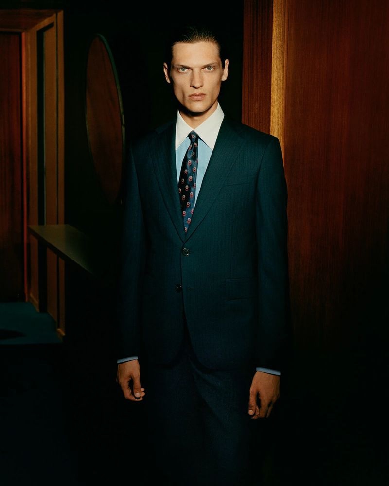 Embracing a sartorial edge, Valentin Caron appears in Fursac's fall-winter 2022 campaign. » Fursac Unveils Its Vision for the Modern Man with Its Fall Campaign Embracing a sartorial edge, Valentin Caron appears in Fursac's fall-winter 2022 campaign.