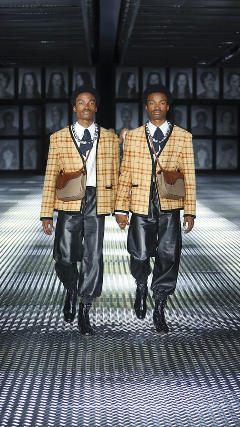 » Gucci Twinsburg Has Us Seeing Double Gucci Twinsburg Runway Spring Summer 2023 001