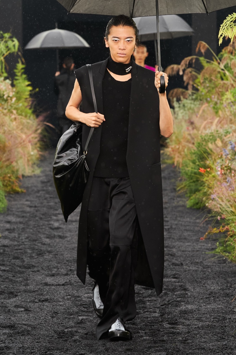 Jil Sander Melds Glamour & Ease for Spring '23 Collection