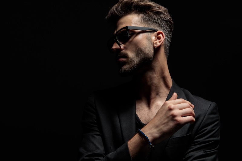 Model Sunglasses Beaded Bracelet Model Sunglasses Beaded Bracelet