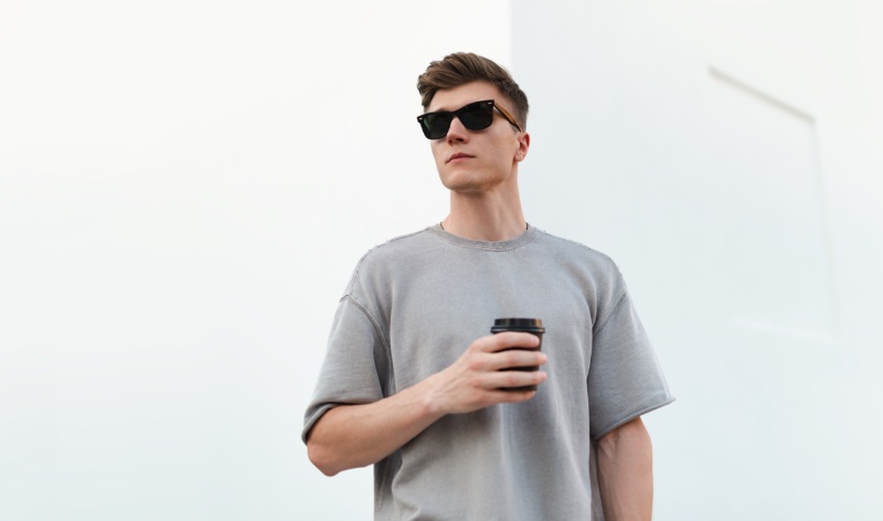 Model Sunglasses Oversized T-shirt