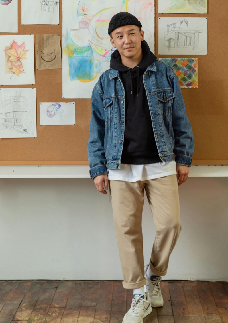 Neutral tones and denim set the scene for New Balance low tops with retro character. » How to Wear Low Top Sneakers in Cool, Everyday Outfits Neutral tones and denim set the scene for New Balance low tops with retro character.