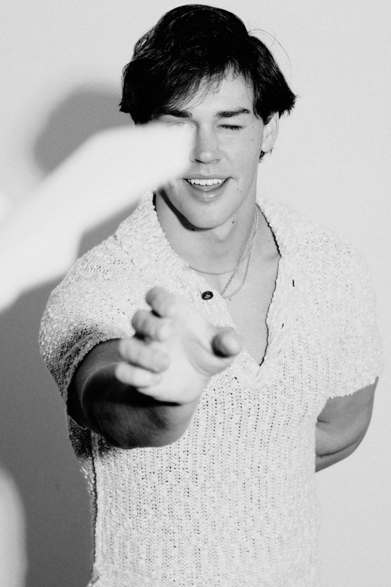 » Noah Beck Reports to the Office for Numéro Netherlands Noah Beck 2022 Numero Netherlands 004