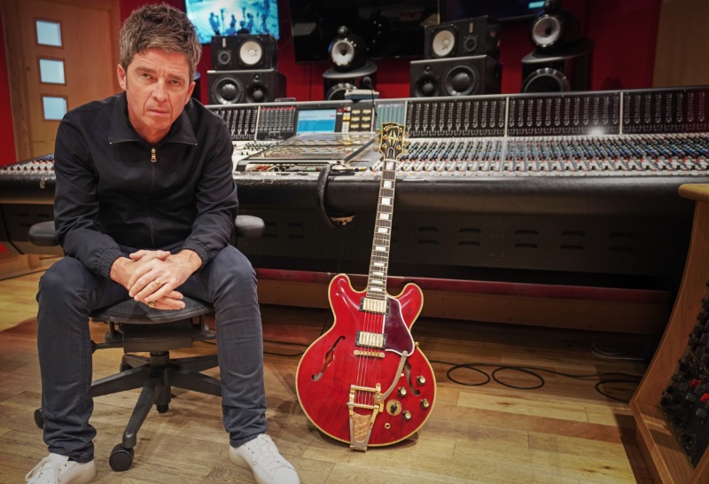 Noel Gallagher 2022 Gibson 1960 ES-355 » Noel Gallagher Partners with Gibson & Epiphone for New Guitars Noel Gallagher 2022 Gibson 1960 ES-355