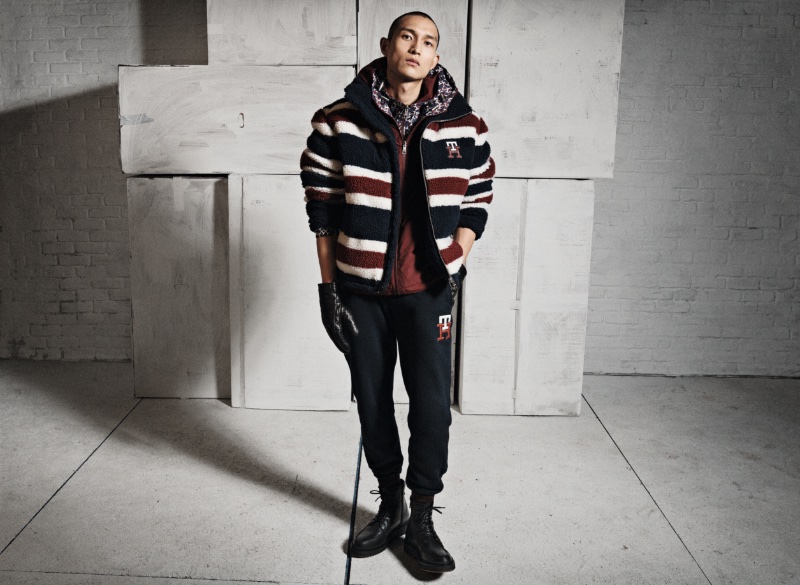 Tommy Hilfiger Campaign Men Fall 2022 Zhang Wenhui Model » Tommy Factory: Travis Barker, Jon Batiste + More Front Tommy Hilfiger Campaign Tommy Hilfiger Campaign Men Fall 2022 Zhang Wenhui Model
